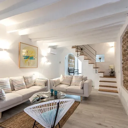 Townhouse On The Rocks By Homevillas360 * Pollenca